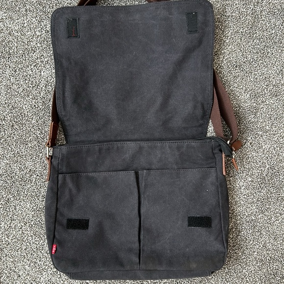 AUGUR STRAUSS & Co. Canvas/Leather Messenger. Navy blue- EUC/SFH - Picture 3 of 8